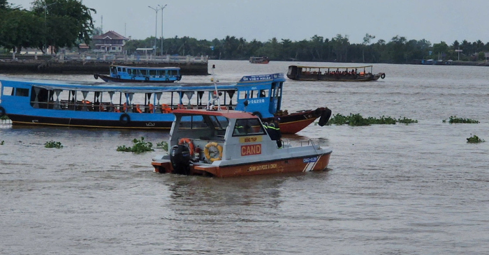 Rơi xuống sông sau tiệc sinh nhật, phát hiện tàu hết hạn đăng kiểm