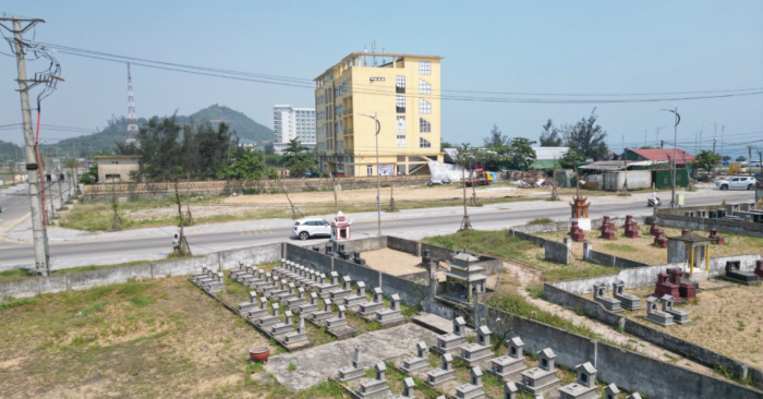 di dời 4.000 ngôi mộ