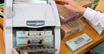 Lãi suất tiết kiệm tại 17 ngân hàng đồng loạt hạ nhiệt sau cam kết