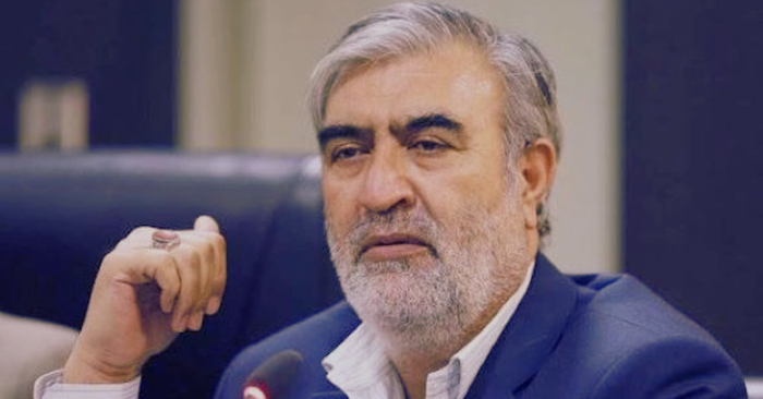 Iran chuẩn bị dự luật thu phí eo biển Hormuz trong khi Washington bác bỏ hòa đàm hạt nhân và siết lệnh trừng phạt hàng không tại Trung Đông.