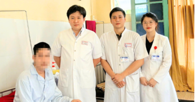 Bác sỹ tại Huế gắp 3 bàn chải khỏi đường tiêu hóa cho bệnh nhân