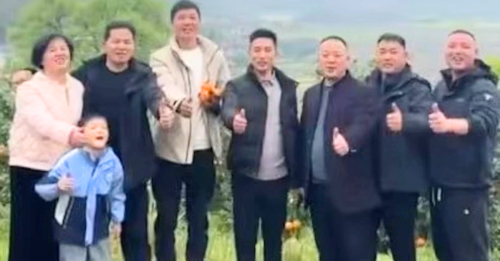 Vay tiền bạn đi học rồi mất liên lạc và gặp lại sau 30 năm