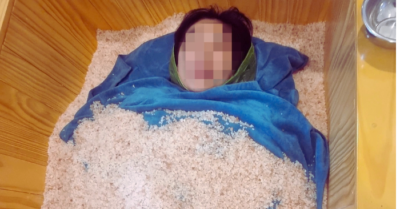 Vùi mình vào cát nóng: Giảm cân thần tốc hay mất nước?