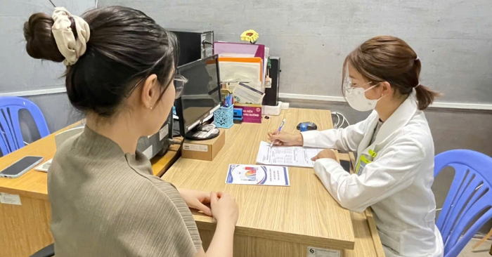 Vùi mình vào cát nóng: Giảm cân thần tốc hay mất nước?