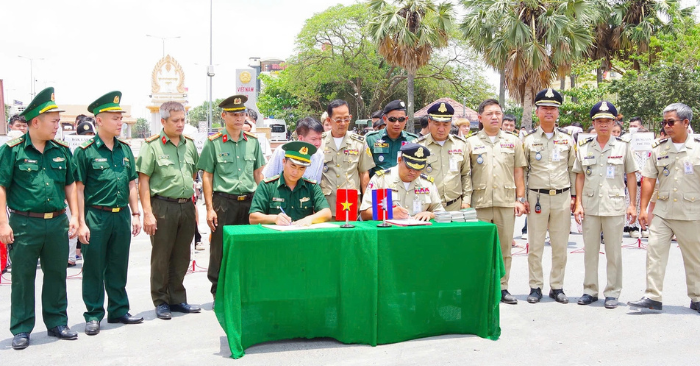 Tây Ninh nhận 73 công dân từ Campuchia, phát hiện truy nã
