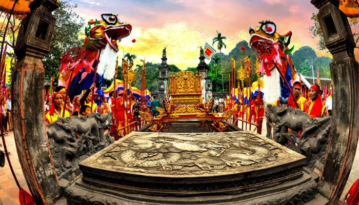 Cặp long sàng đền thờ cổ và bí ẩn cánh tay người