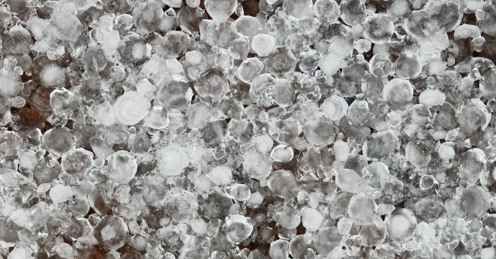 Mưa đá dày đặc phủ trắng đỉnh Fansipan, Lào Cai hỏa tốc khắc phục thiệt hại