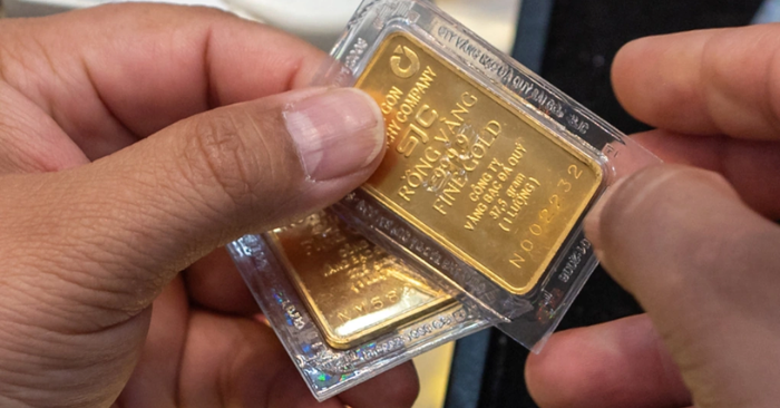 Giá vàng SJC lao dốc mạnh theo đà giảm của thế giới