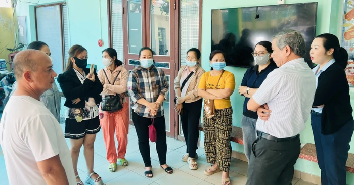 Suất ăn học đường: Hiểm họa từ quy trình kiểm tra bằng cảm quan