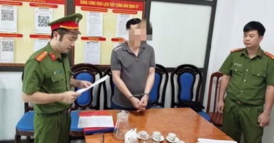 Phú Thọ: Bắt cựu cán bộ Ủy ban Kiểm tra Tỉnh ủy Hòa Bình vì lừa xin việc