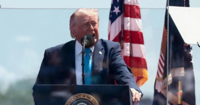 Trump chờ đợi câu trả lời từ Iran trước khi quyết định tấn công