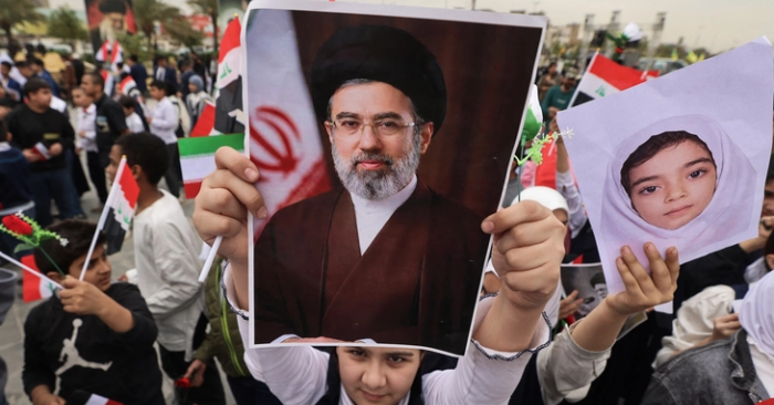 Iran tuyên bố kiểm soát eo biển Hormuz khi căng thẳng với Mỹ gia tăng