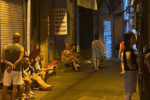 Người dân Hà Nội chật vật vì mất điện giữa đợt nắng nóng kỷ lục