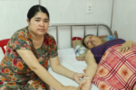 Gia đình chị Oanh: Một mình chống chọi bệnh tật chăm sóc mẹ và con