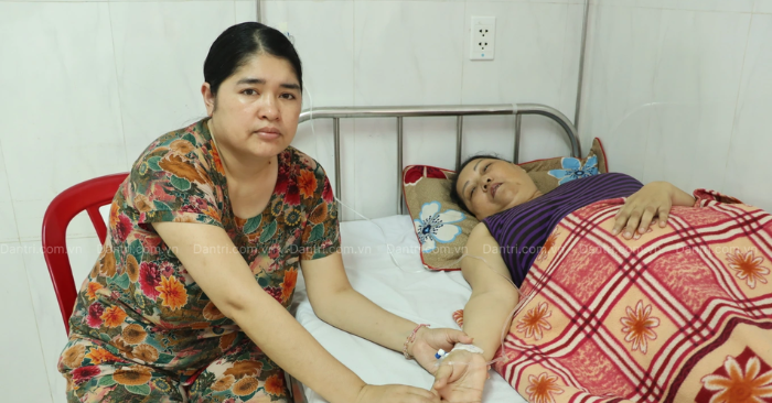 Gia đình chị Oanh: Một mình chống chọi bệnh tật chăm sóc mẹ và con