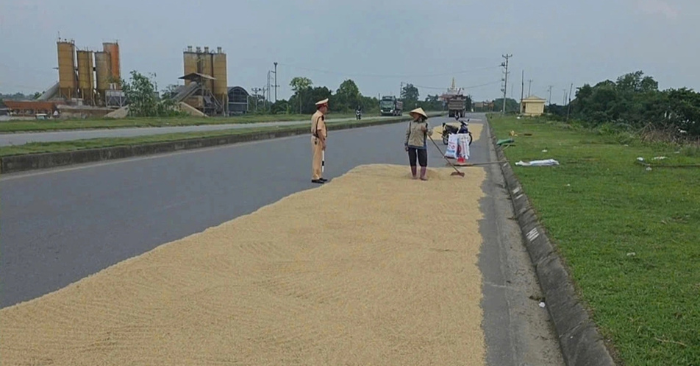 Vụ tai nạn ở Hà Tĩnh: Trách nhiệm pháp lý của việc phơi thóc