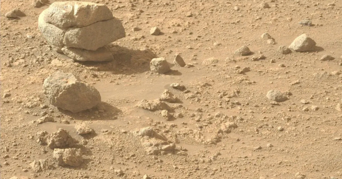 Sao Hỏa và phát hiện chồng đá kỳ lạ của thiết bị tự hành NASA