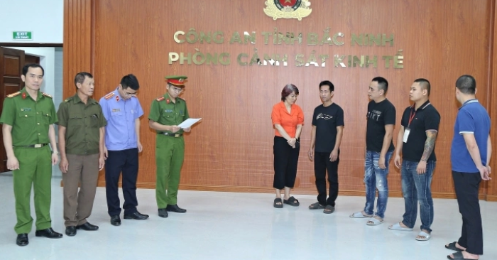 Phó giám đốc bệnh viện phổi Hà Nội bị cáo buộc bán bệnh án giả