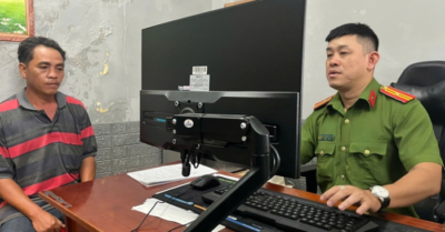 Tấn công cảnh sát bằng ghế nhựa, để cản đo nồng độ cồn