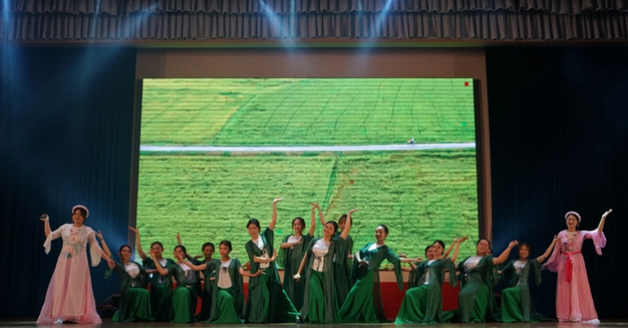 Sinh viên giữ gìn văn hoá dân tộc trong môi trường đại học