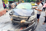 Cứu tài xế mắc kẹt trong ôtô bốc khói sau cú va chạm