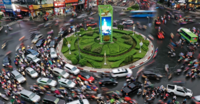 Tài xế đi qua Vòng xuyến bùng binh không bật xi-nhan không  bị xử phạt
