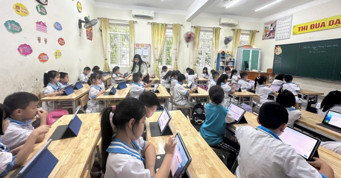 Lớp học thông minh tại Hà Tĩnh và gánh nặng chi phí