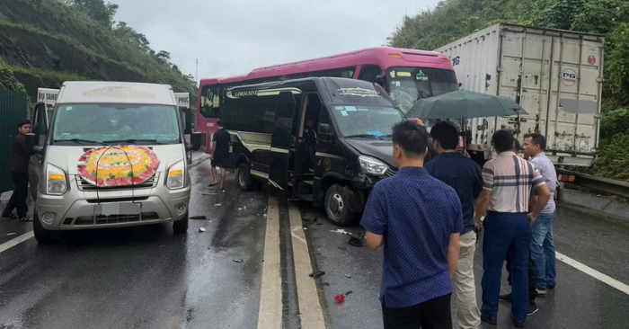 Tai nạn cao tốc Nội Bài - Lào Cai: Bốn ô tô va chạm liên hoàn