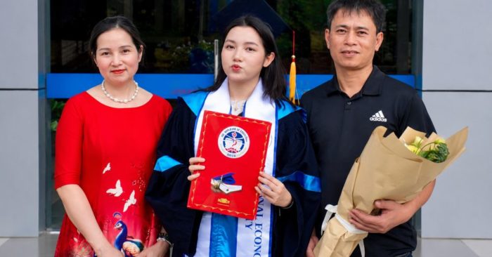 Cha dượng đưa con gái Thái Nguyên đi thi và thay đổi một cuộc đời