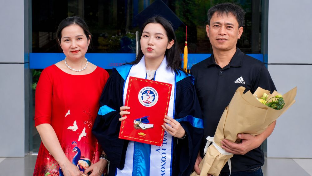 Cha mẹ ly hôn, cô gái Thái Nguyên tìm lại hạnh phúc và tình yêu thương nhờ cha dượng, câu chuyện truyền cảm hứng về gia đình.