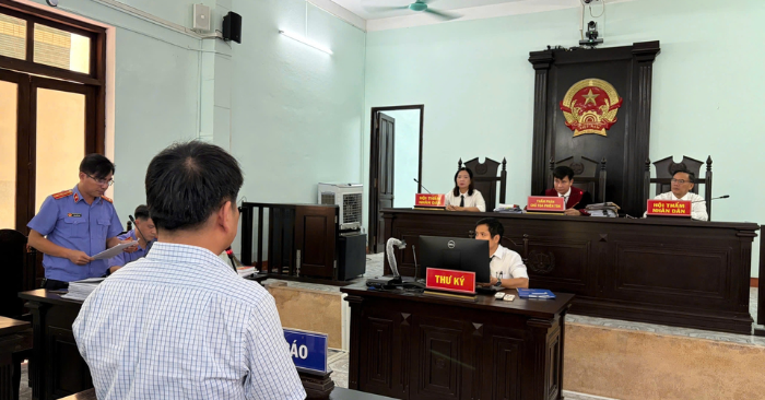 Cựu giám đốc cdc huế được miễn trách nhiệm hình sự vụ kít xét nghiệm