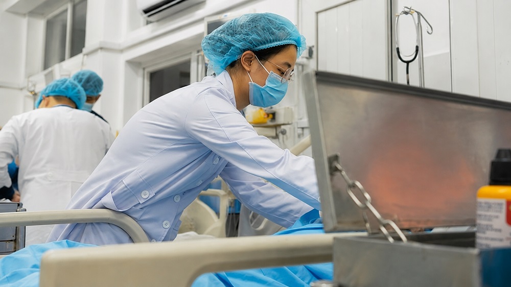 Sốc phản vệ sau ăn cá ngừ khiến bệnh nhân nhập viện cấp cứu. Tìm hiểu dấu hiệu nhận biết và cách xử trí kịp thời.