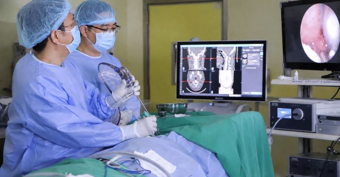 Thoát vị đĩa đệm cổ bị nhầm thành căng cơ, người bệnh chờ đến khi không xoay được cổ