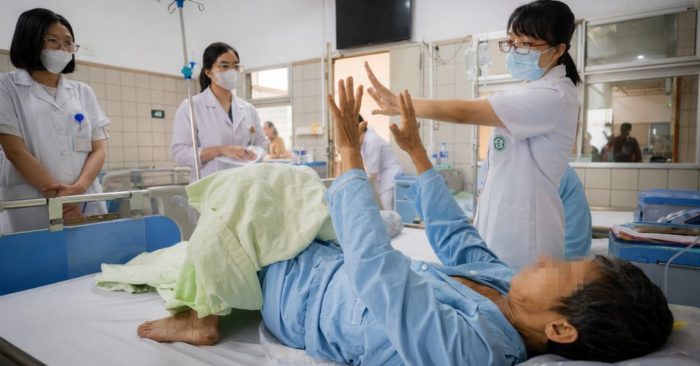 Xơ gan do rượu: Cuộc chiến căng thẳng tại buồng bệnh Bạch Mai