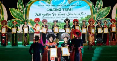 Vô Tranh tổ chức trình diễn áo dài dân tộc trong chương trình dấu ấn xứ trà