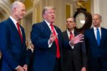 Ông Trump cùng phe Cộng hòa tại cuộc họp ở Quốc hội Mỹ