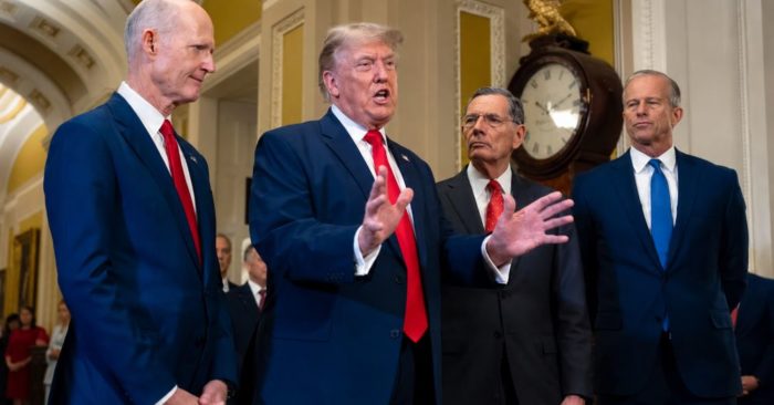 Cuộc họp giữa ông Trump và các thượng nghị sĩ Cộng hòa biến thành màn đấu khẩu gay gắt, hé lộ chia rẽ trong nội bộ đảng.