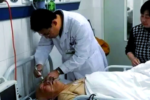 Người đàn ông tử vong do xuất huyết não và cảnh báo về sai lầm khi đi bộ