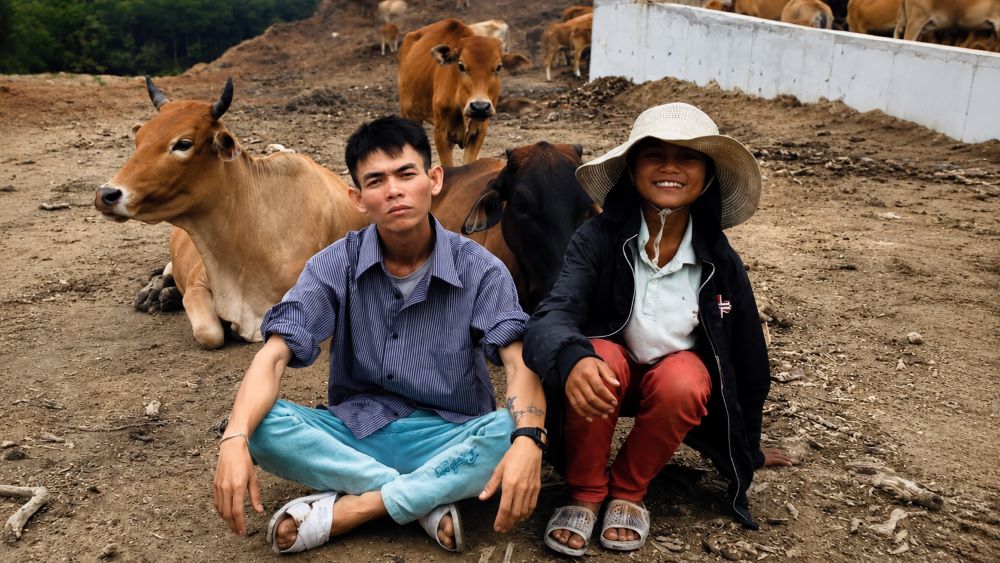Sô Y Tiết có cuộc sống bình dị với nghề chăn bò sau 6 năm nổi tiếng toàn cầu. Xem hành trình hiện tại của chàng trai Bình Định.