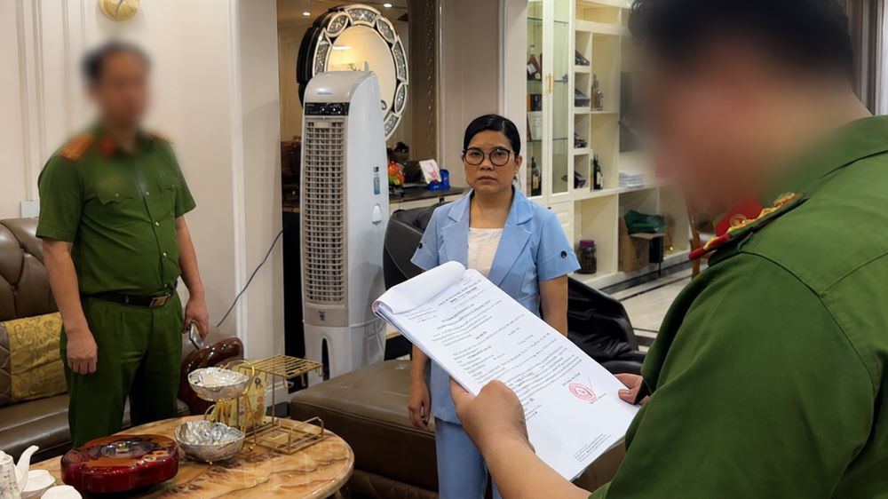 Nữ tổng giám đốc Nguyễn Thị Khuyên bị bắt vì lừa đảo chiếm đoạt gần 1.380 tỷ đồng của 17.427 người, vụ án gây chấn động dư luận.