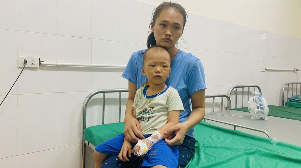Bé trai 3 tuổi mang trong mình nhiều bệnh hiểm nghèo như tim bẩm sinh và ung thư máu rất cần sự chung tay giúp đỡ của các nhà hảo tâm