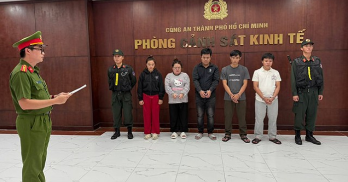 Triệt phá đường dây sản xuất dép giả quy mô lớn tại TP.HCM