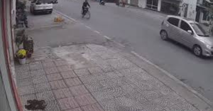 Tai nạn giao thông tại Hải Phòng: Ô tô đâm xe rác rồi bỏ chạy