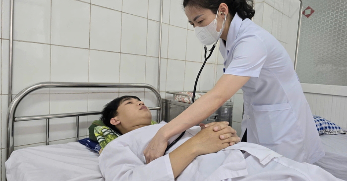 Bệnh suy thận tấn công hai cha con và sự hỗ trợ cộng đồng