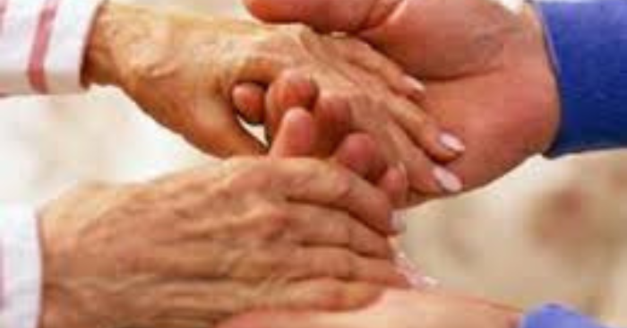 Nhu cầu tình dục tuổi già: Có nên can thiệp y tế ở tuổi 70?