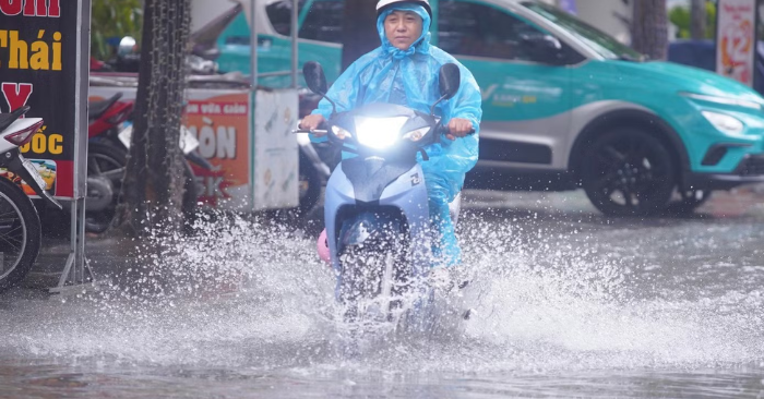 Mưa lớn miền Bắc diện rộng bắt đầu từ chiều tối nay 14/6