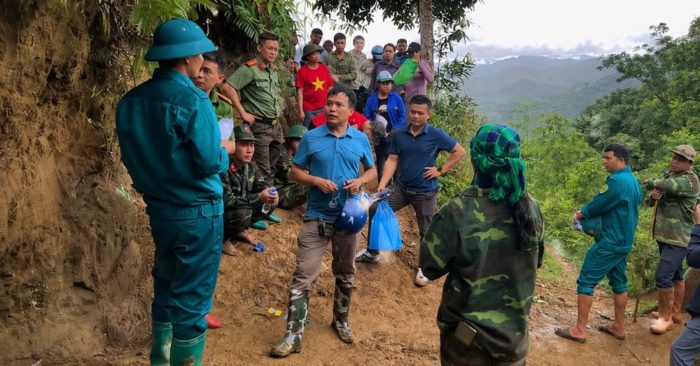 Tìm thấy thi thể bé trai 22 tháng tuổi mất tích trong rừng Cao Bằng sau nhiều ngày tìm kiếm, lực lượng chức năng phối hợp rà soát khu vực.
