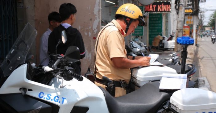 TP.HCM phạt nhiều phụ huynh giao xe cho trẻ chưa đủ điều kiện