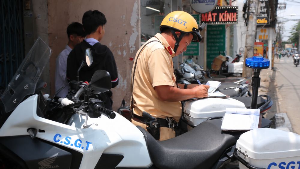 TP.HCM phạt nhiều phụ huynh giao xe cho trẻ chưa đủ điều kiện