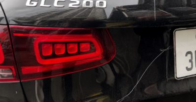 Mercedes GLC200 bị đập phá, một phụ nữ Hà Nội bị truy tố